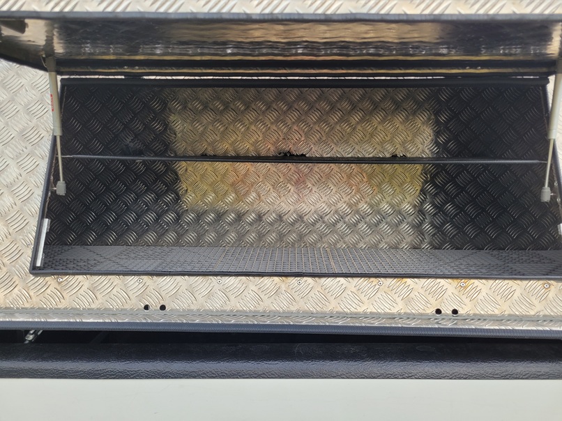caja de aluminio de 1600mm x 1600mm x 500mm con 3 compartimientos perros, 1 compartimiento utensilios mas separador con dos puertas y tablero - Imagen 4